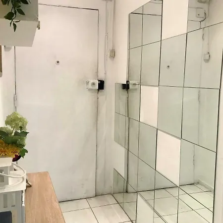 Charming Studio! Garden View & Great Location! Lägenhet Lisboa